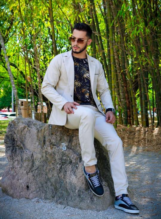 Blazer Slim Fit Elegante: Sofisticación y Confort de Alta Calidad